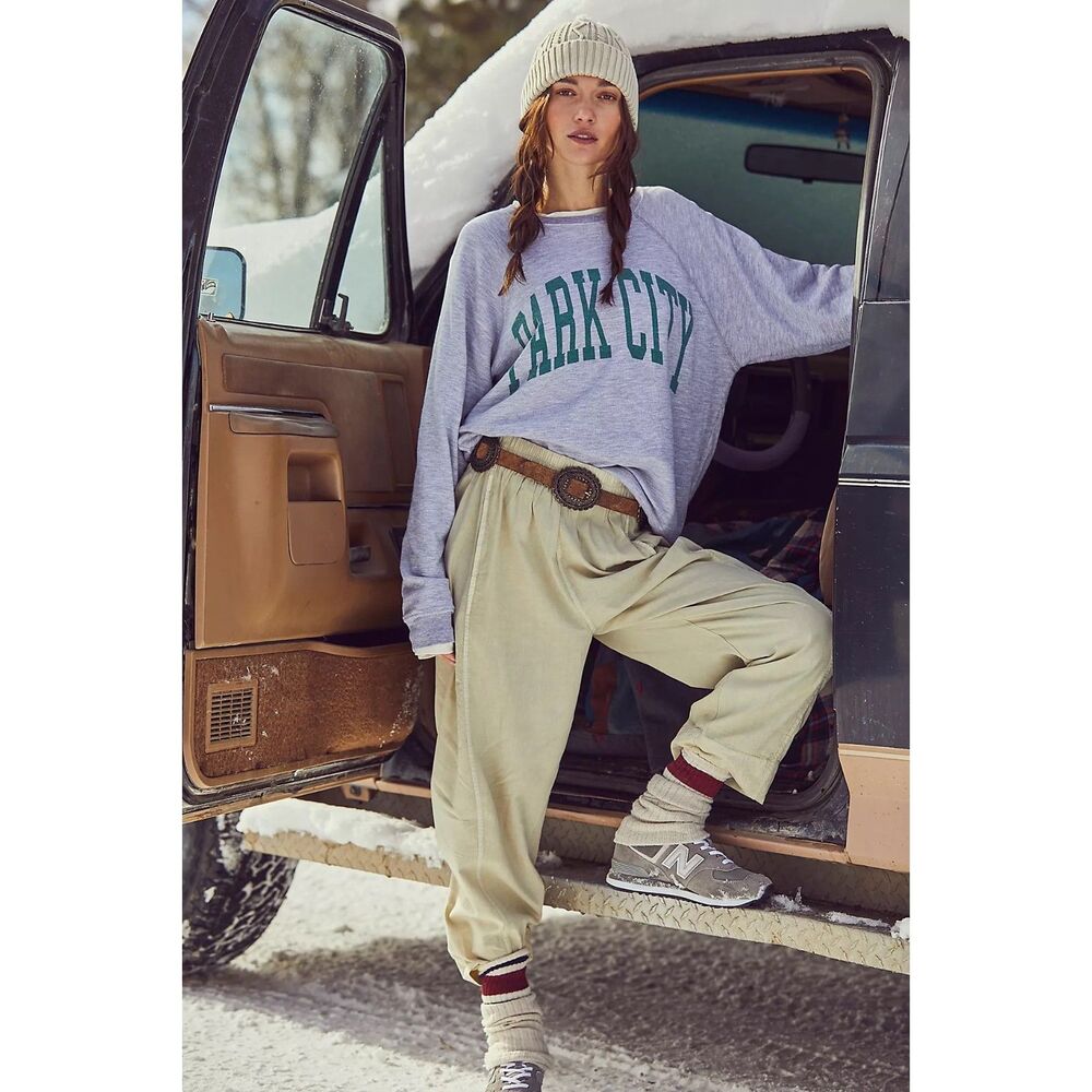 Free People Retrobrand Park City Distressed Sweater NWT $98 retail Size Medium - Picture 2 of 9